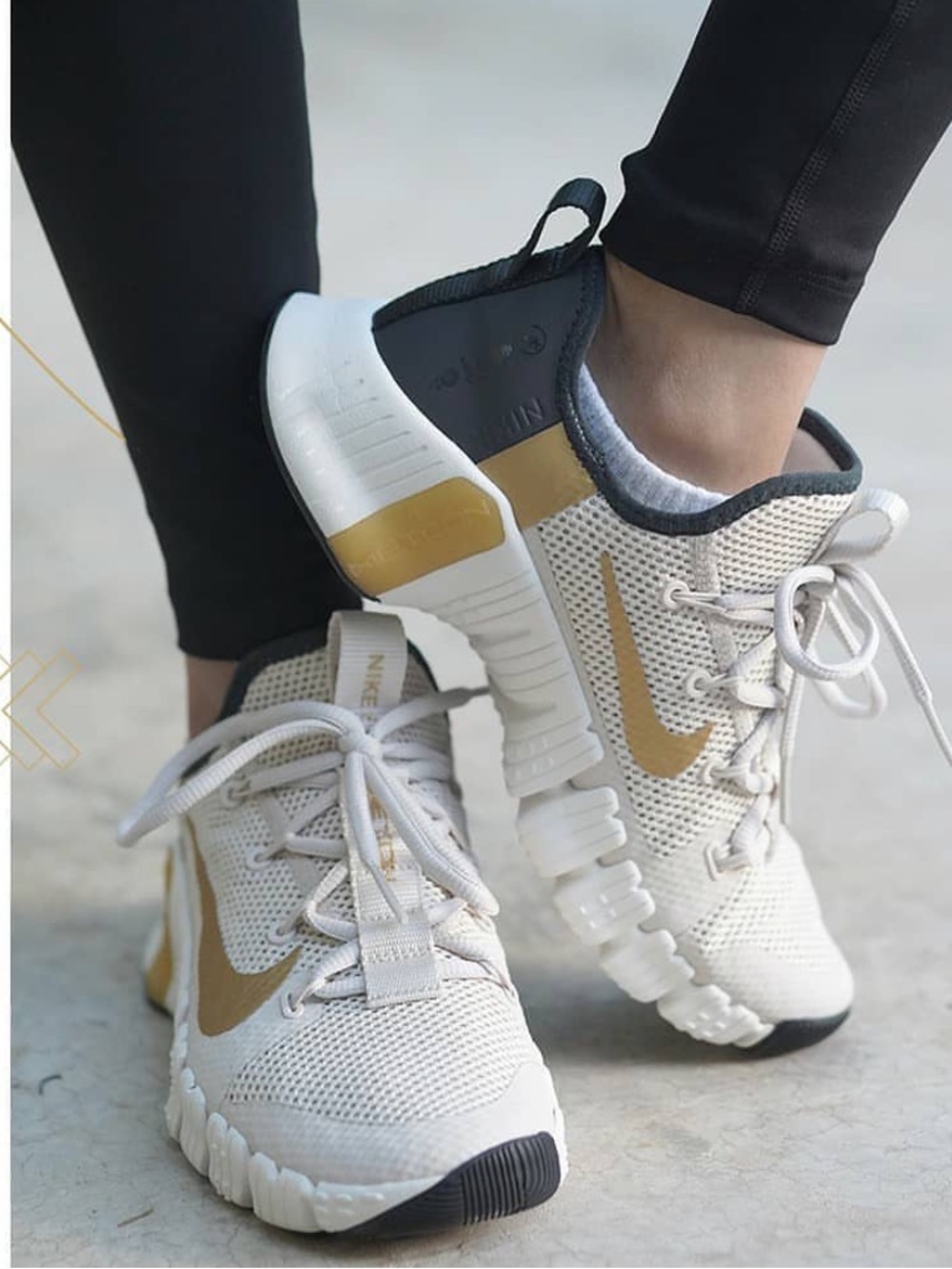 Nike Metcon 3 women size 8.5 Cream Knit with Gold Swoosh and Black Trim Accents